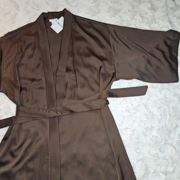 Silky Brown Robe - Picture 4 of 10
